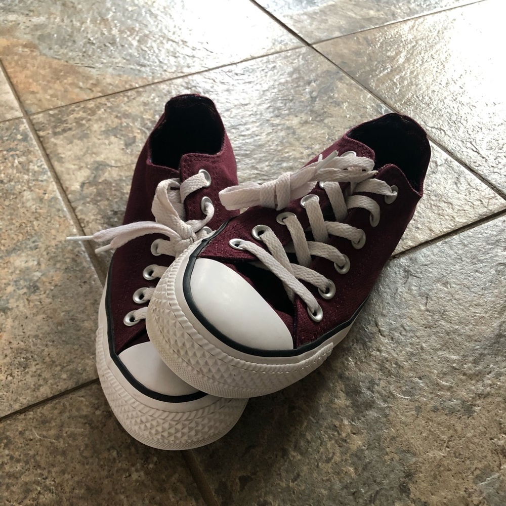 Burgundy Converse: Size 7